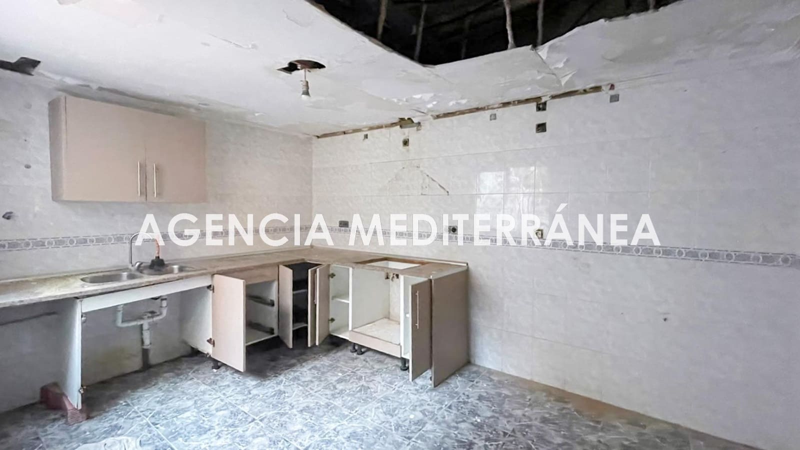 4 bedroom Townhouse for sale in Sagunto / Sagunt with garage - € 239,000 (Ref: 9561911)