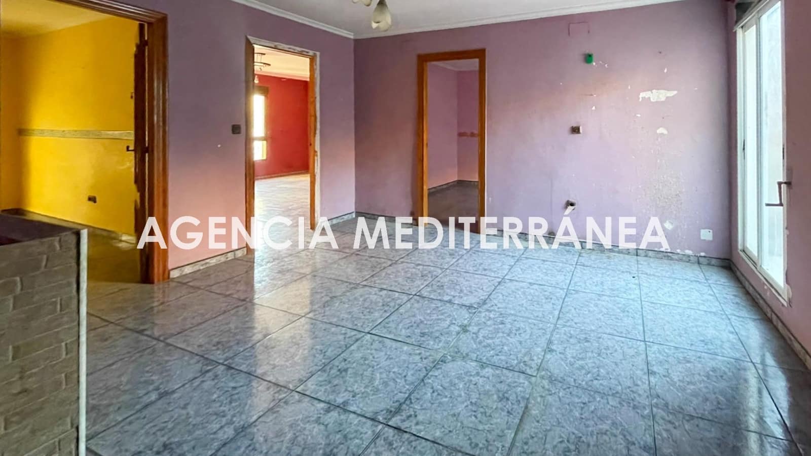 4 bedroom Townhouse for sale in Sagunto / Sagunt with garage - € 239,000 (Ref: 9561911)