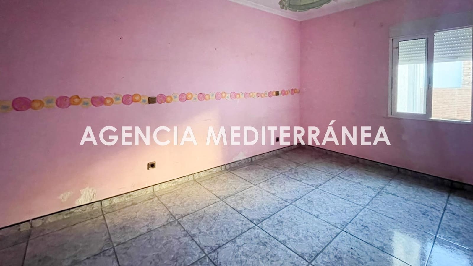 4 bedroom Townhouse for sale in Sagunto / Sagunt with garage - € 239,000 (Ref: 9561911)