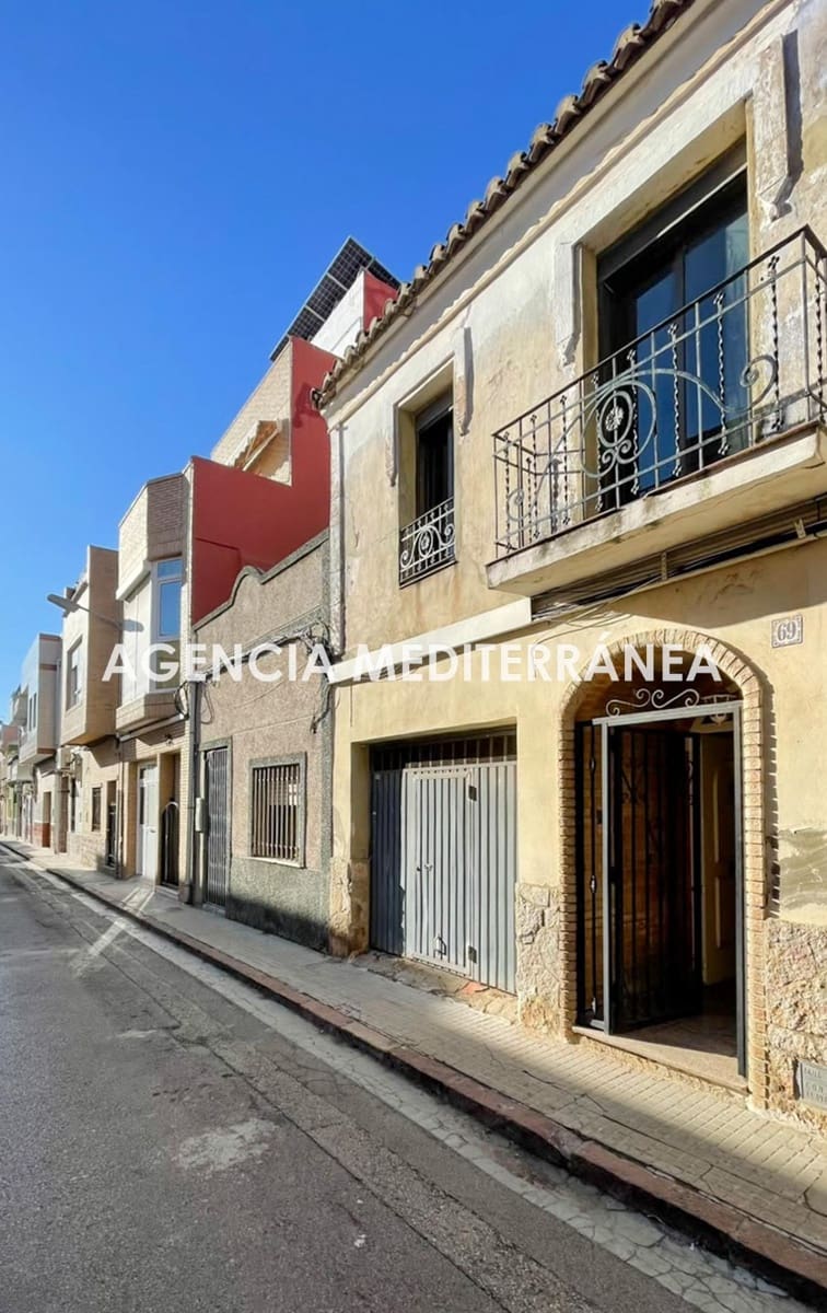 4 bedroom Townhouse for sale in Sagunto / Sagunt with garage - € 239,000 (Ref: 9561911)