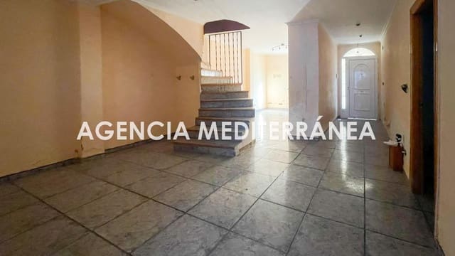 4 bedroom Townhouse for sale in Sagunto / Sagunt with garage - € 239,000 (Ref: 9561911)