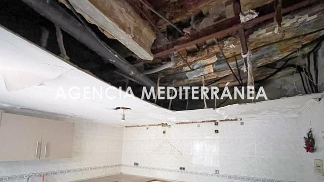 4 bedroom Townhouse for sale in Sagunto / Sagunt with garage - € 239,000 (Ref: 9561911)