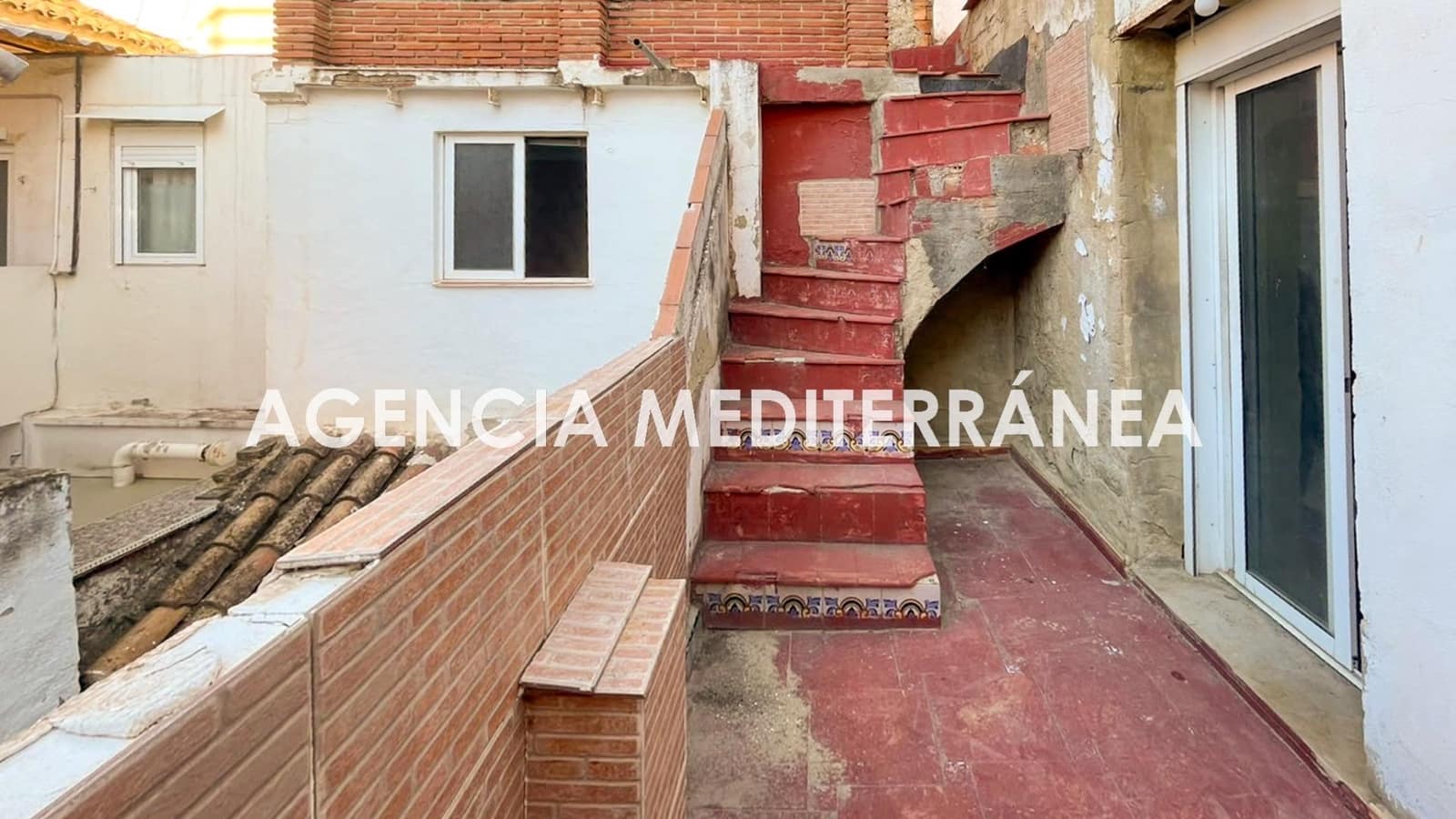 4 bedroom Townhouse for sale in Sagunto / Sagunt with garage - € 239,000 (Ref: 9561911)