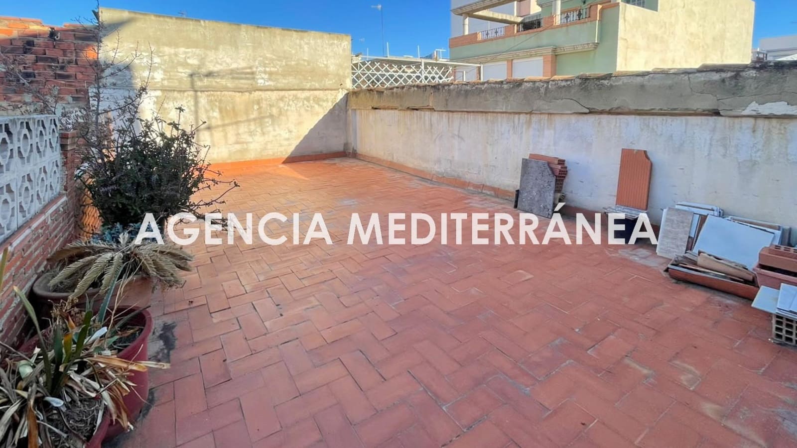 4 bedroom Townhouse for sale in Sagunto / Sagunt with garage - € 239,000 (Ref: 9561911)