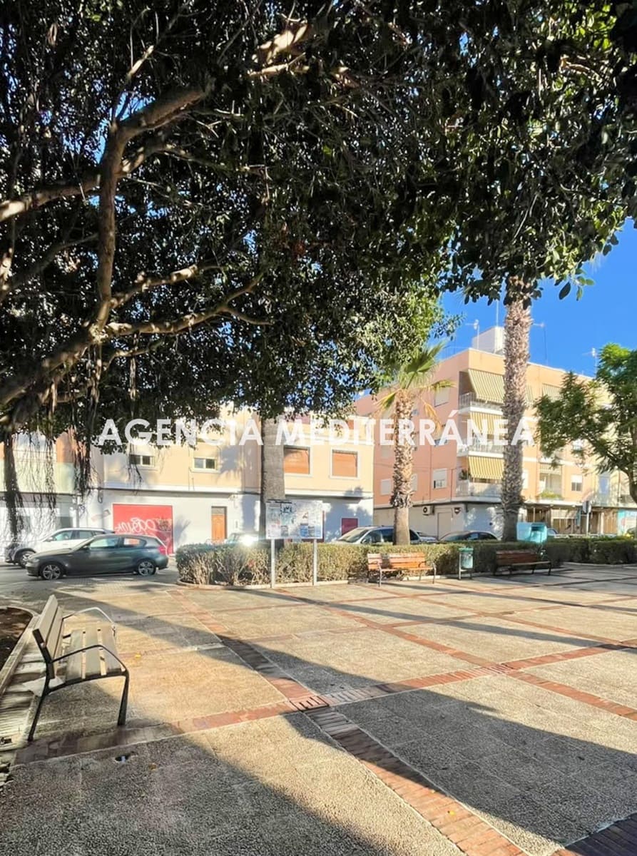4 bedroom Townhouse for sale in Sagunto / Sagunt with garage - € 239,000 (Ref: 9561911)