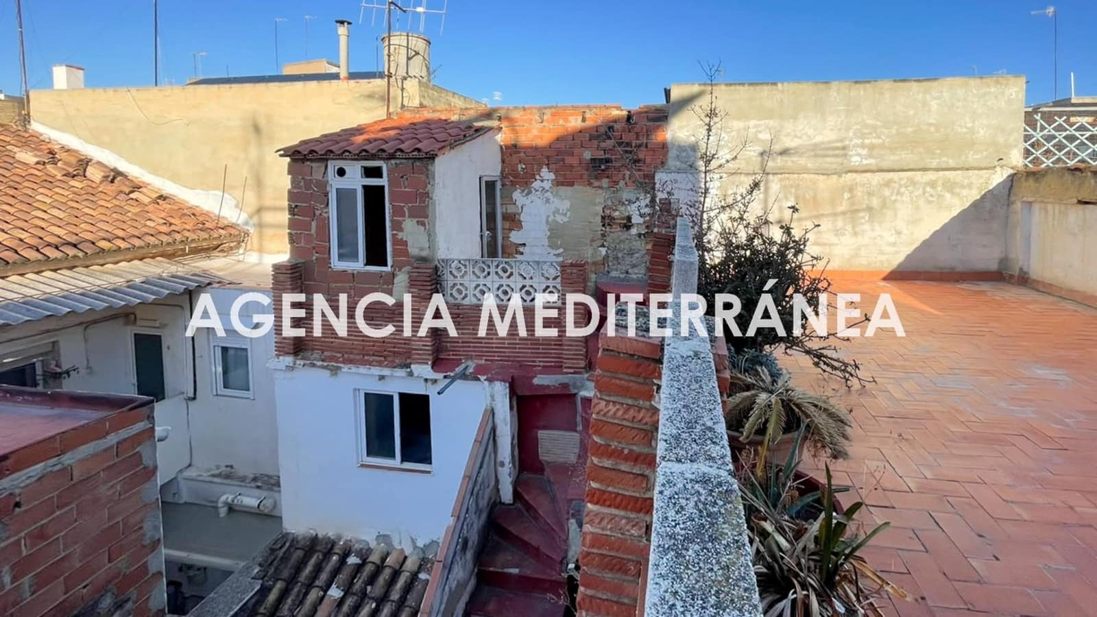 4 bedroom Townhouse for sale in Sagunto / Sagunt with garage - € 239,000 (Ref: 9561911)