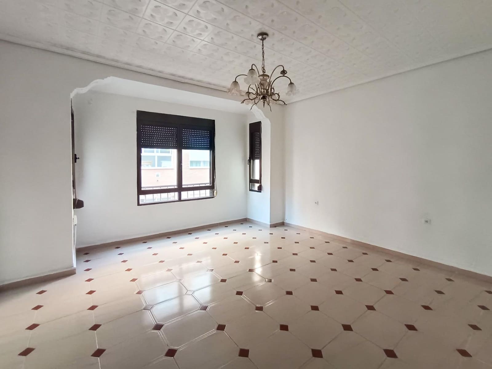 4 bedroom Flat for sale in Valencia city - € 265,000 (Ref: 9571277)