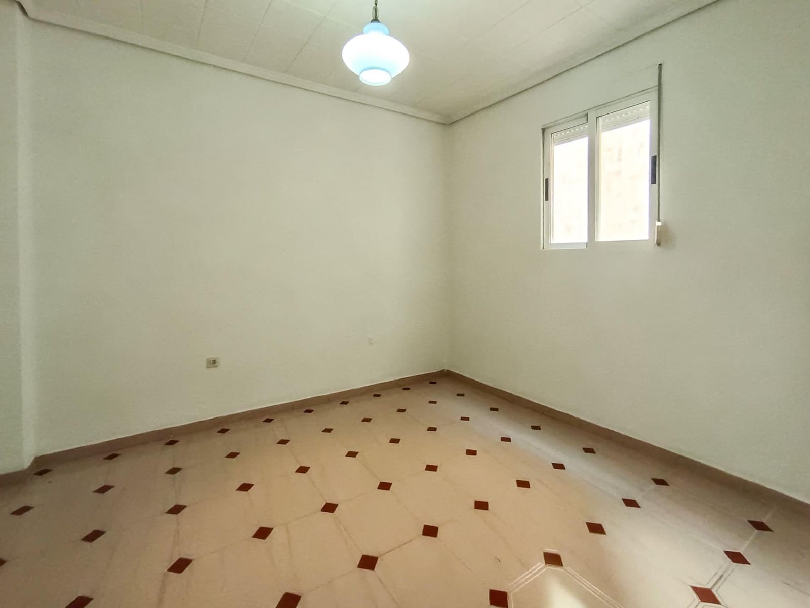 4 bedroom Flat for sale in Valencia city - € 265,000 (Ref: 9571277)