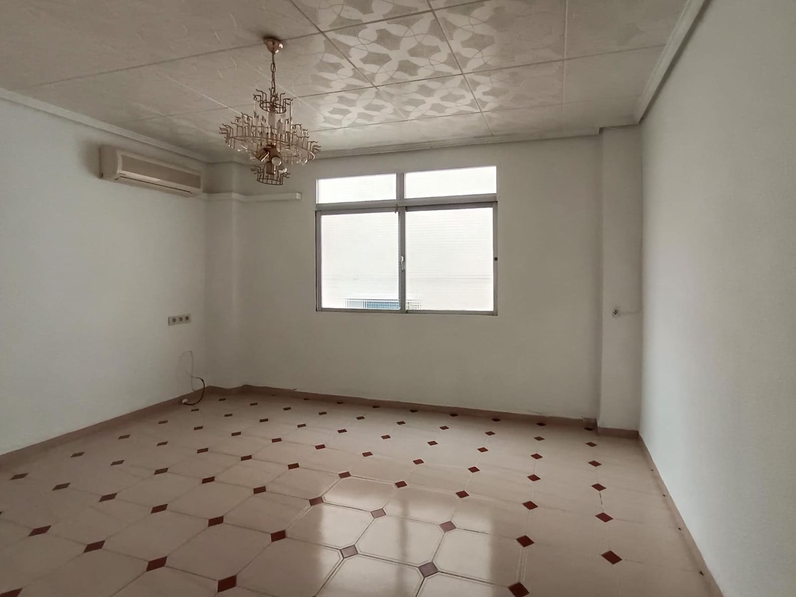 4 bedroom Flat for sale in Valencia city - € 265,000 (Ref: 9571277)