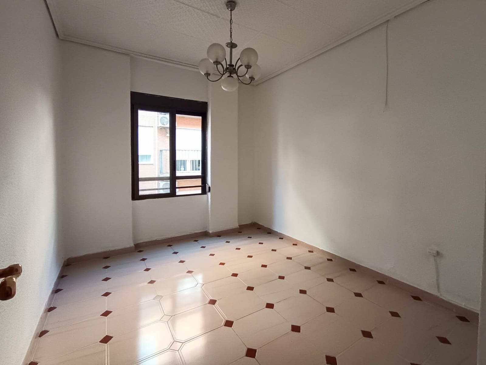 Piso de 4 habitaciones en València ciudad en venta - 265.000 € (Ref: 9571277)