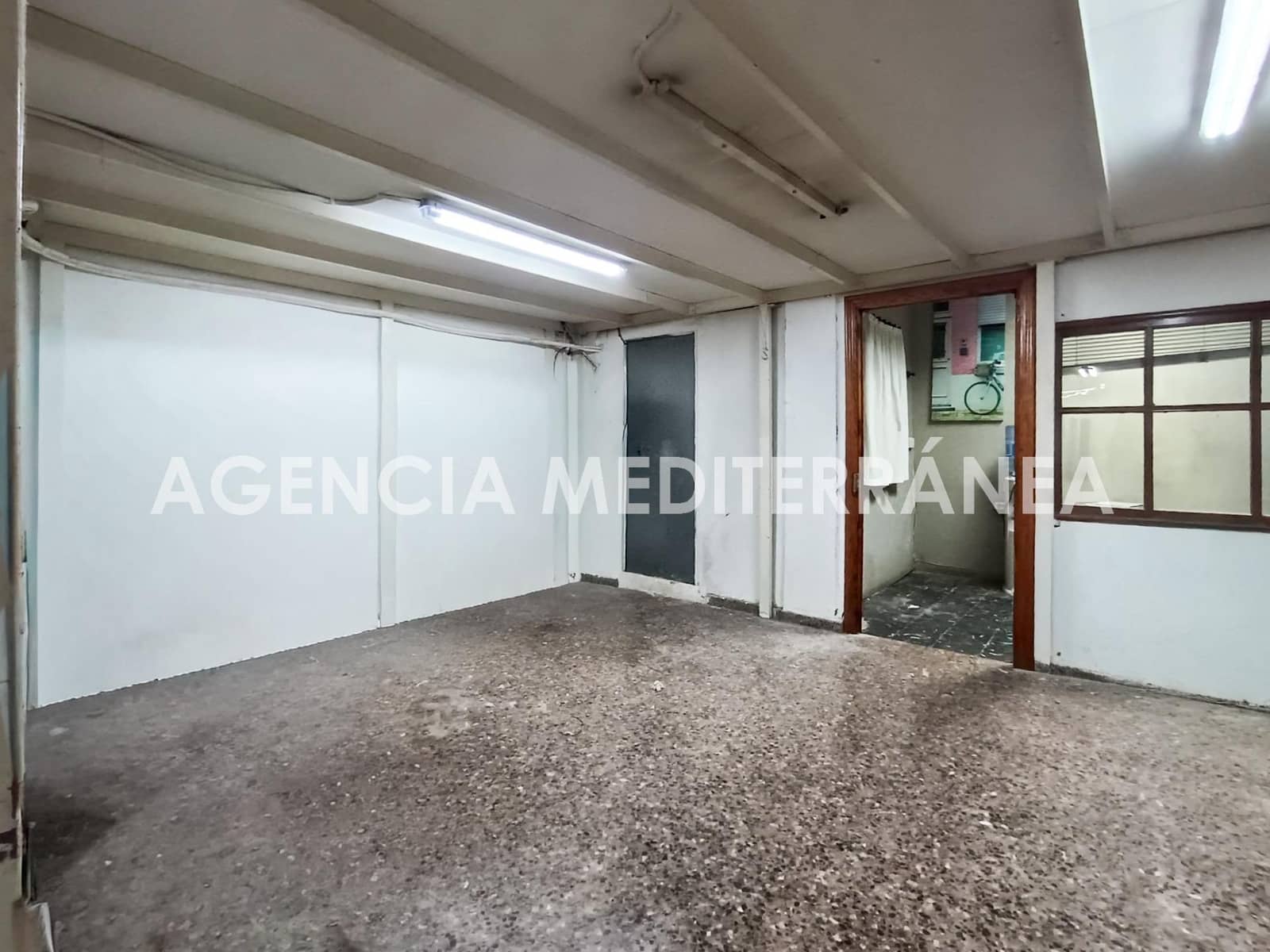 Commercial for rent in Valencia city - € 1,800 (Ref: 9574710)