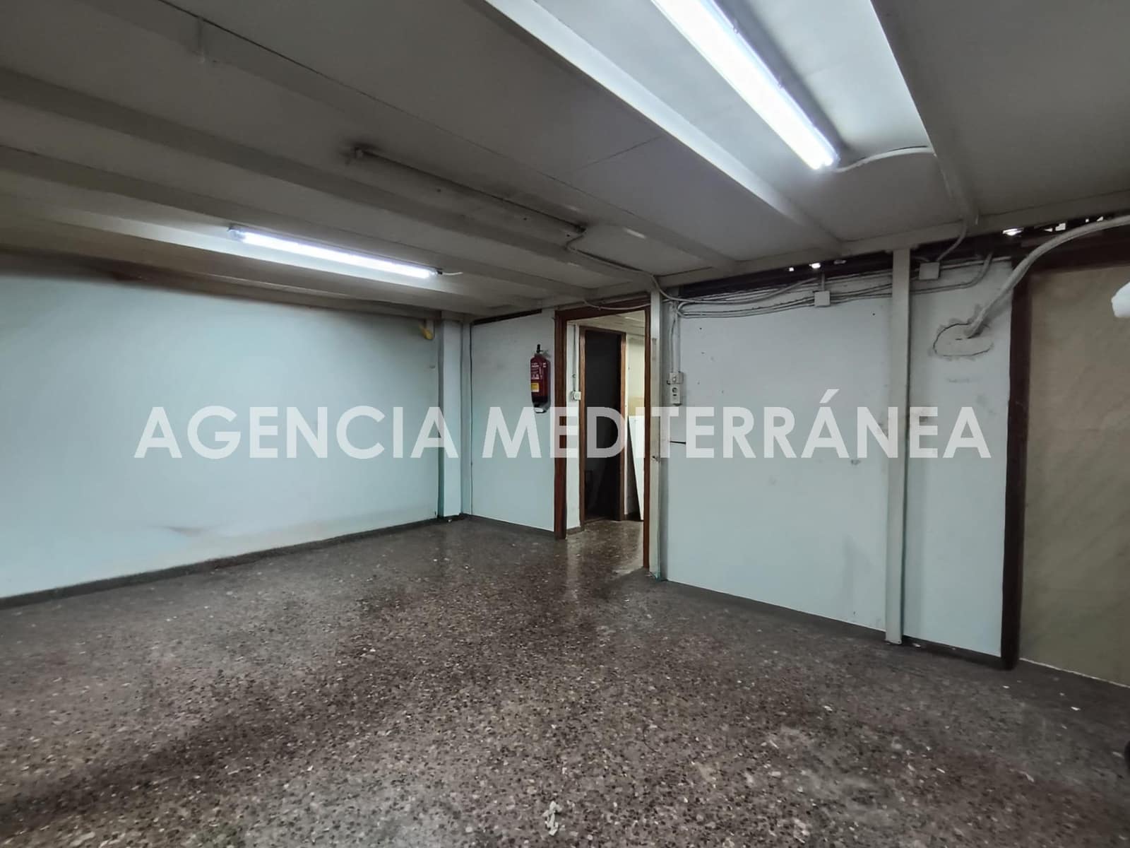 Commercial for rent in Valencia city - € 1,800 (Ref: 9574710)