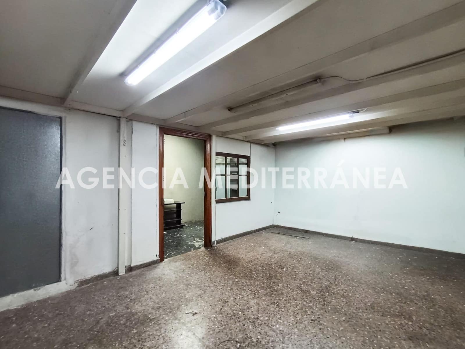 Commercial for rent in Valencia city - € 1,800 (Ref: 9574710)
