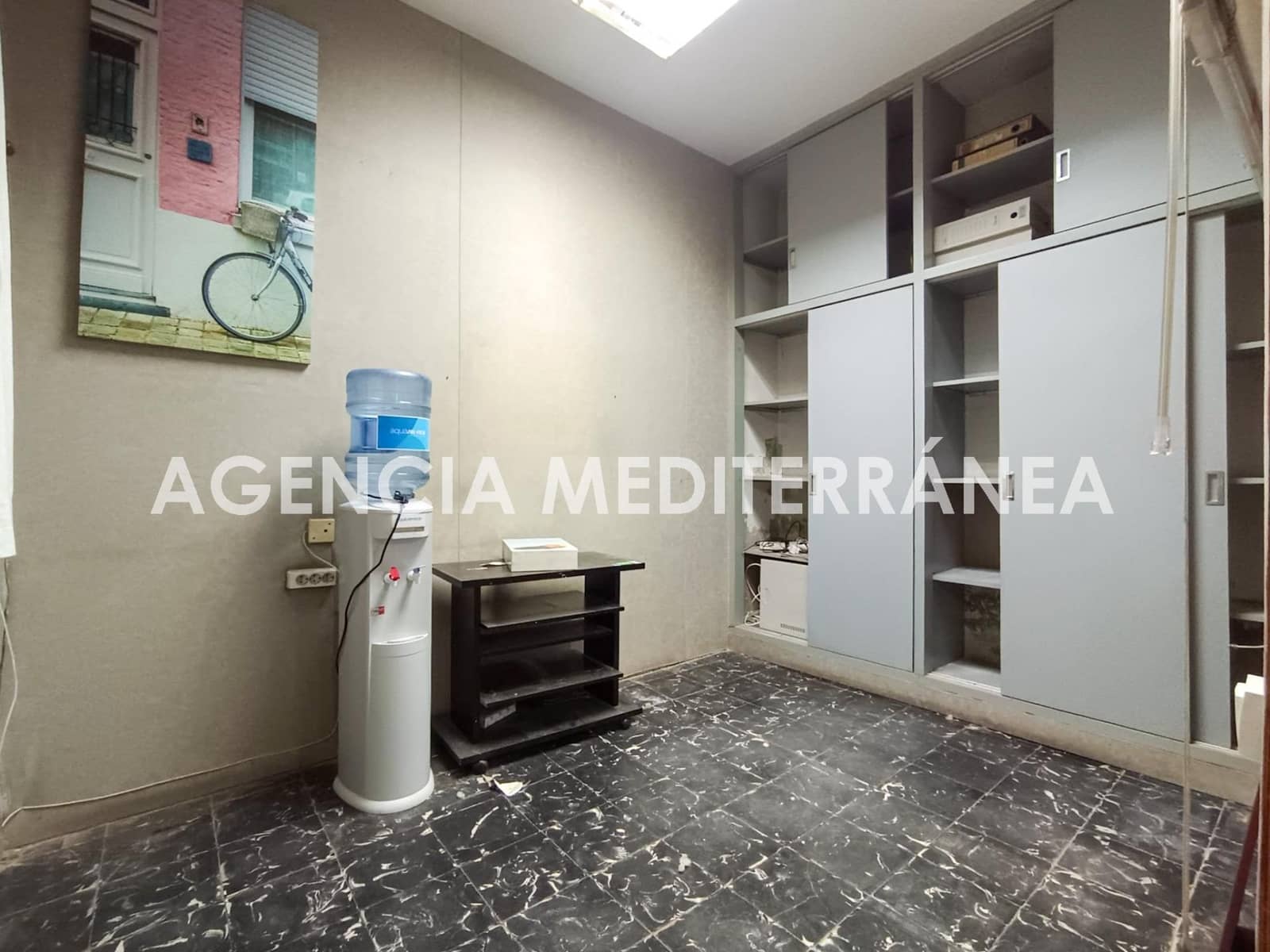 Commercial for rent in Valencia city - € 1,800 (Ref: 9574710)
