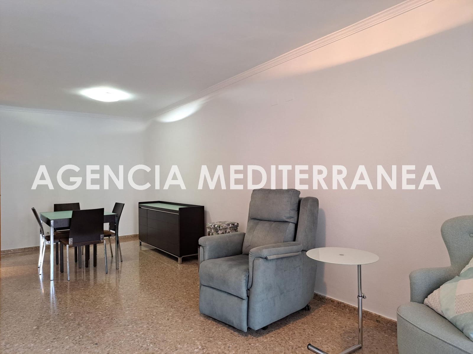 Appartement de 3 chambres à louer à Valence ville avec piscine garage - 1 800 € (Ref: 9583014)