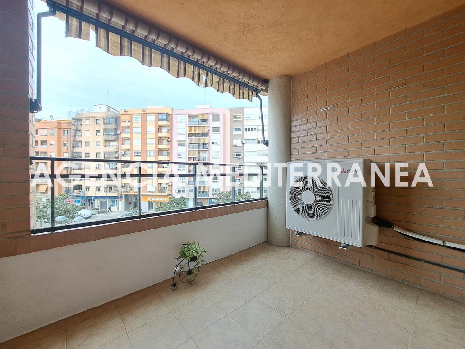 Appartement de 3 chambres à louer à Valence ville avec piscine garage - 1 800 € (Ref: 9583014)