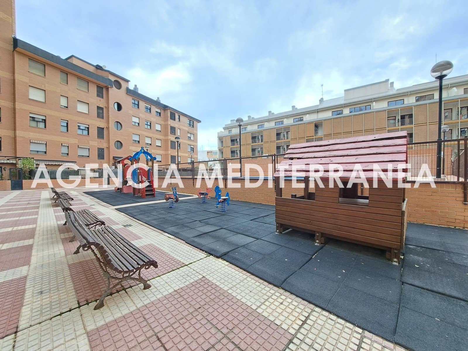 Appartement de 3 chambres à louer à Valence ville avec piscine garage - 1 800 € (Ref: 9583014)