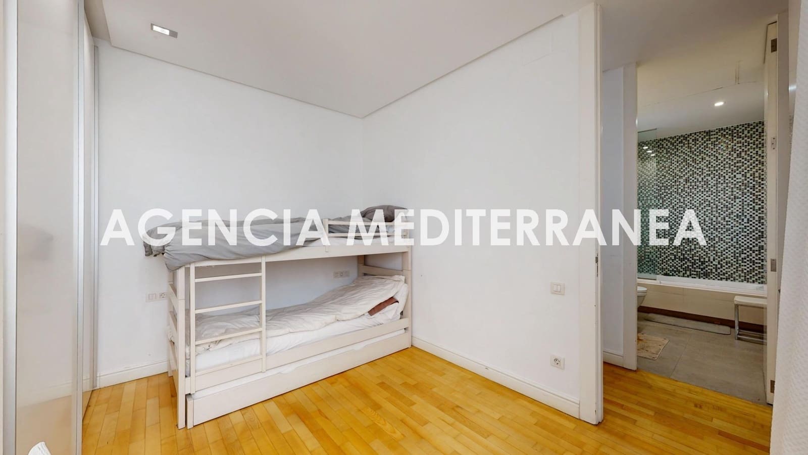 Piso de 3 habitaciones en València ciudad en alquiler - 3.300 € (Ref: 9599632)