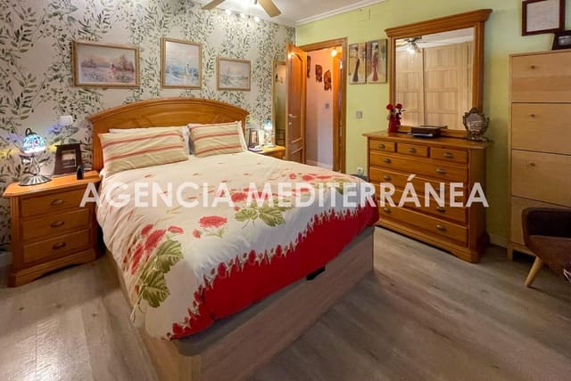 4 soveværelse Rækkehus til salg i La Cañada, Paterna med swimmingpool - € 355.000 (Ref: 9599633)