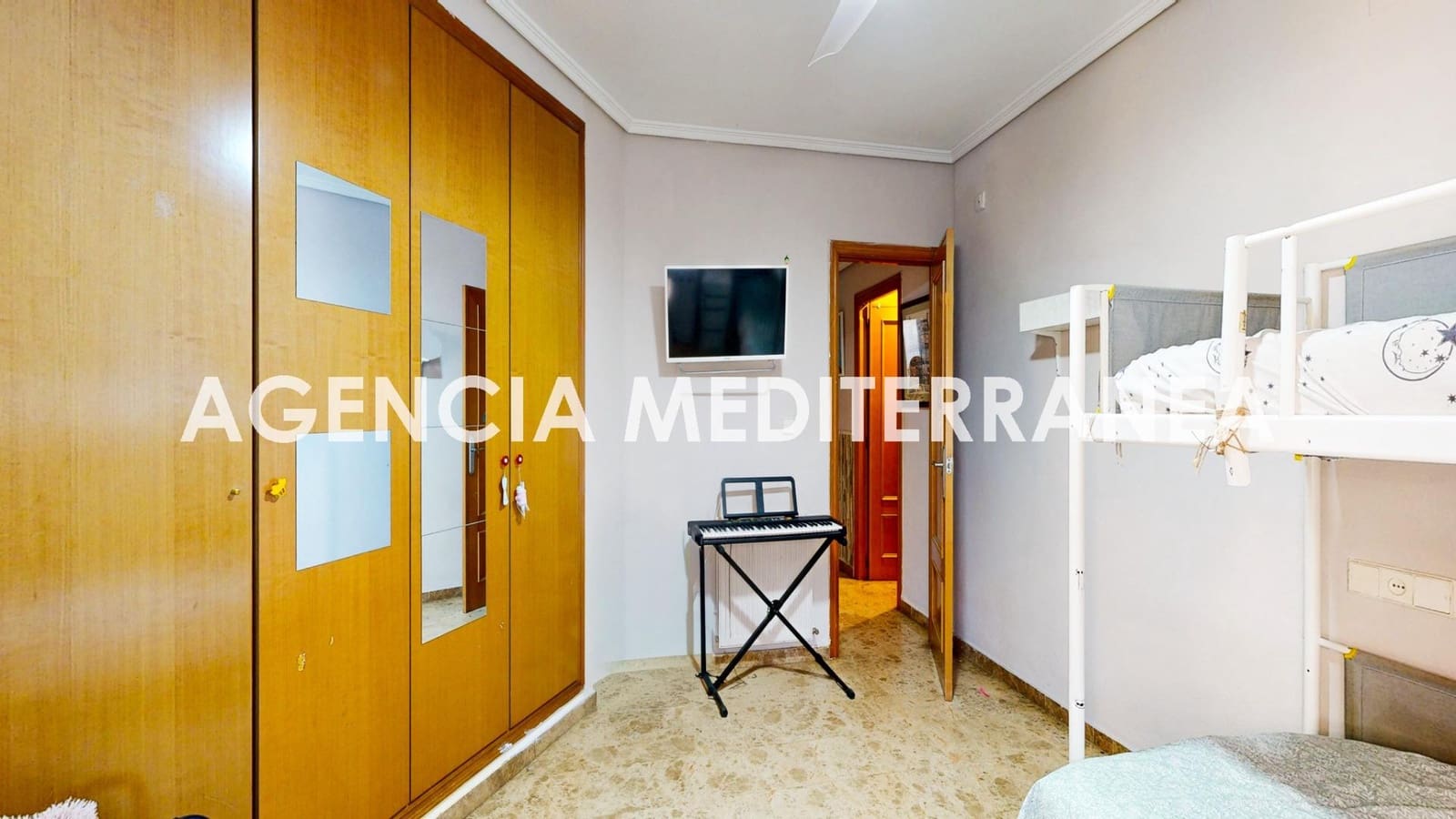 Piso de 3 habitaciones en València ciudad en venta - 389.000 € (Ref: 9608154)