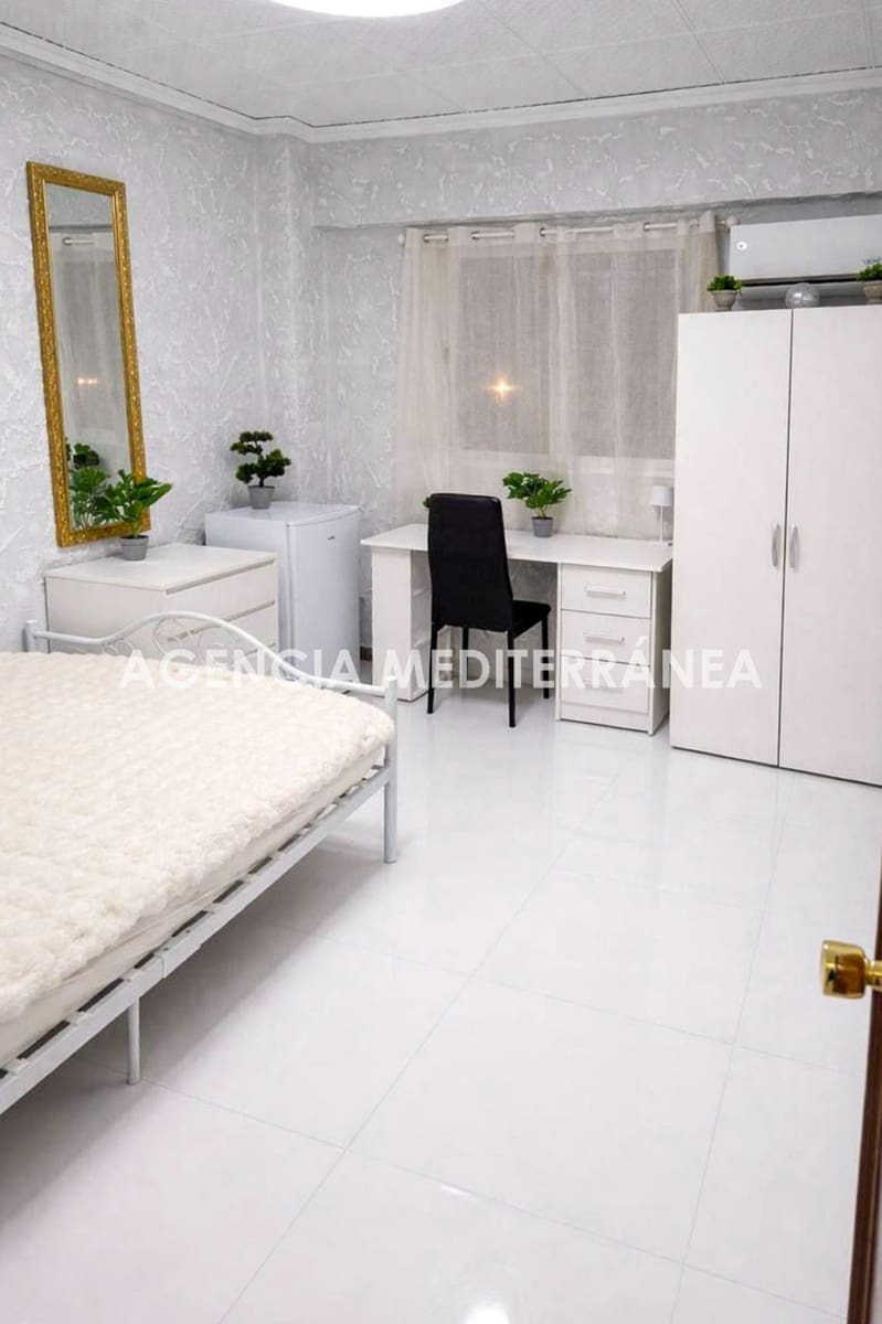 5 bedroom Flat for sale in Valencia city - € 229,900 (Ref: 9611626)