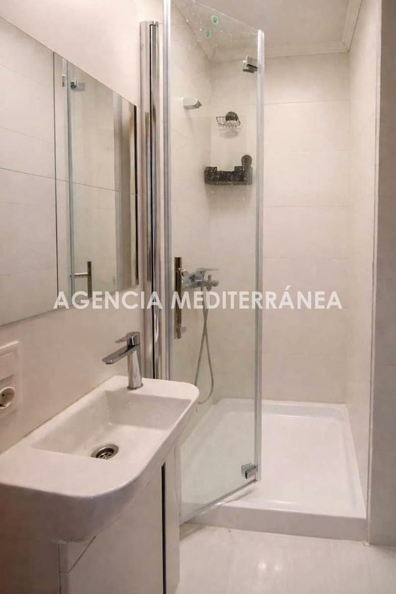 5 bedroom Flat for sale in Valencia city - € 229,900 (Ref: 9611626)
