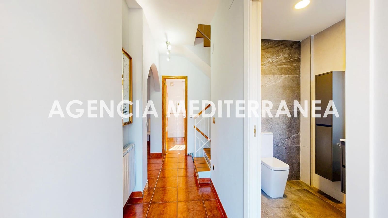 5 bedroom Townhouse for sale in La Pobla de Vallbona with pool garage - € 450,000 (Ref: 9625781)