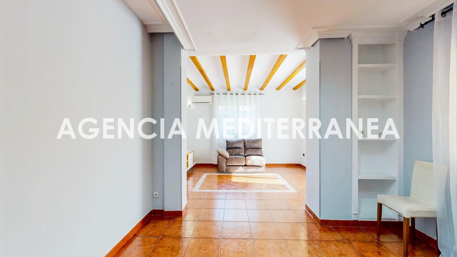 5 bedroom Townhouse for sale in La Pobla de Vallbona with pool garage - € 450,000 (Ref: 9625781)