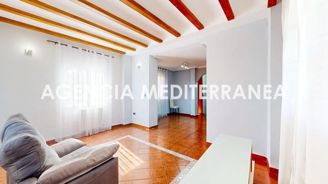 5 makuuhuone Omakotitalo myytävänä paikassa La Pobla de Vallbona mukana uima-altaan 
autotalli - 450 000 € (Ref: 9625781)