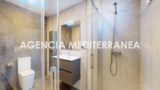 5 makuuhuone Omakotitalo myytävänä paikassa La Pobla de Vallbona mukana uima-altaan 
autotalli - 450 000 € (Ref: 9625781)