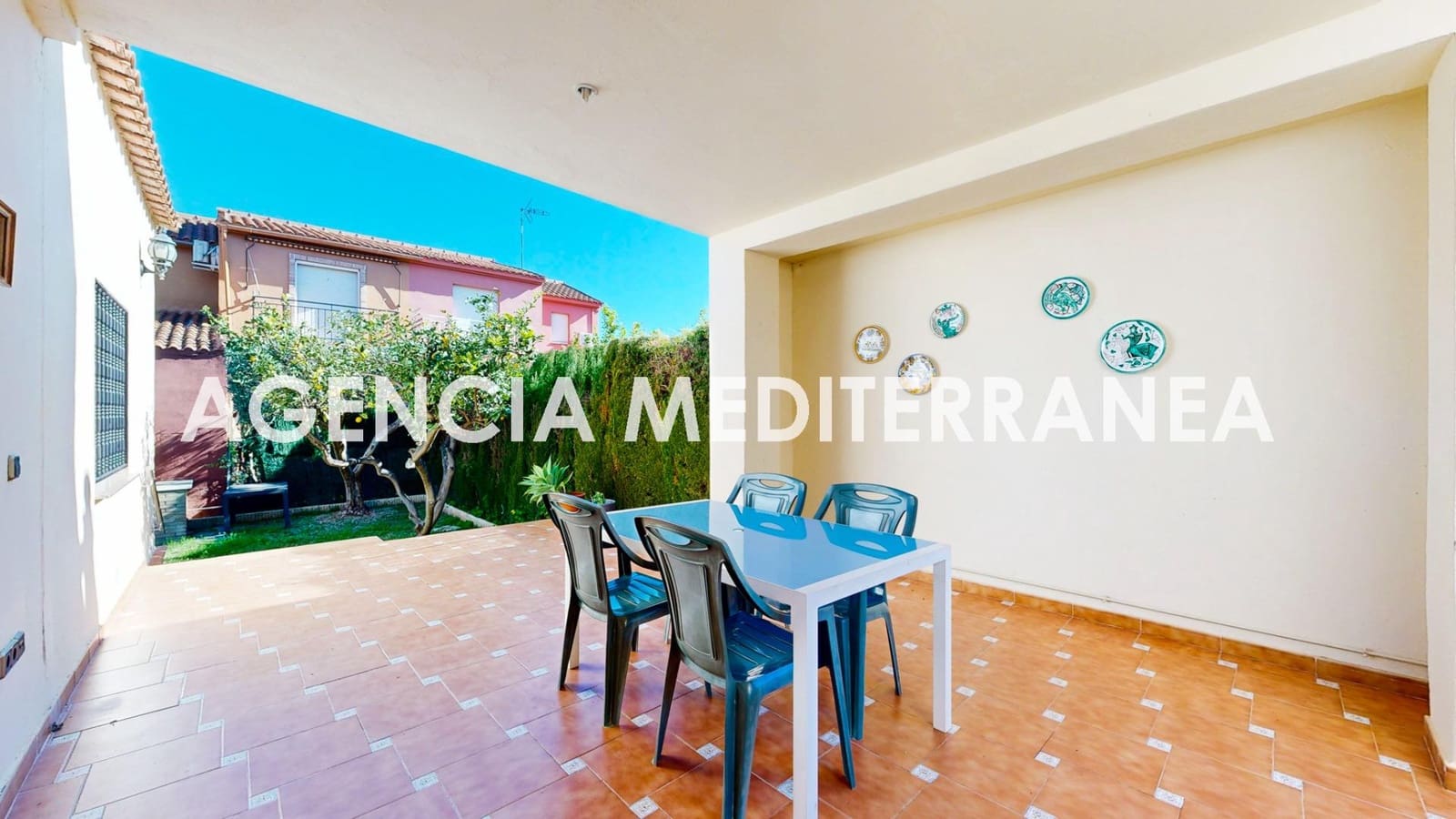 5 bedroom Townhouse for sale in La Pobla de Vallbona with pool garage - € 450,000 (Ref: 9625781)