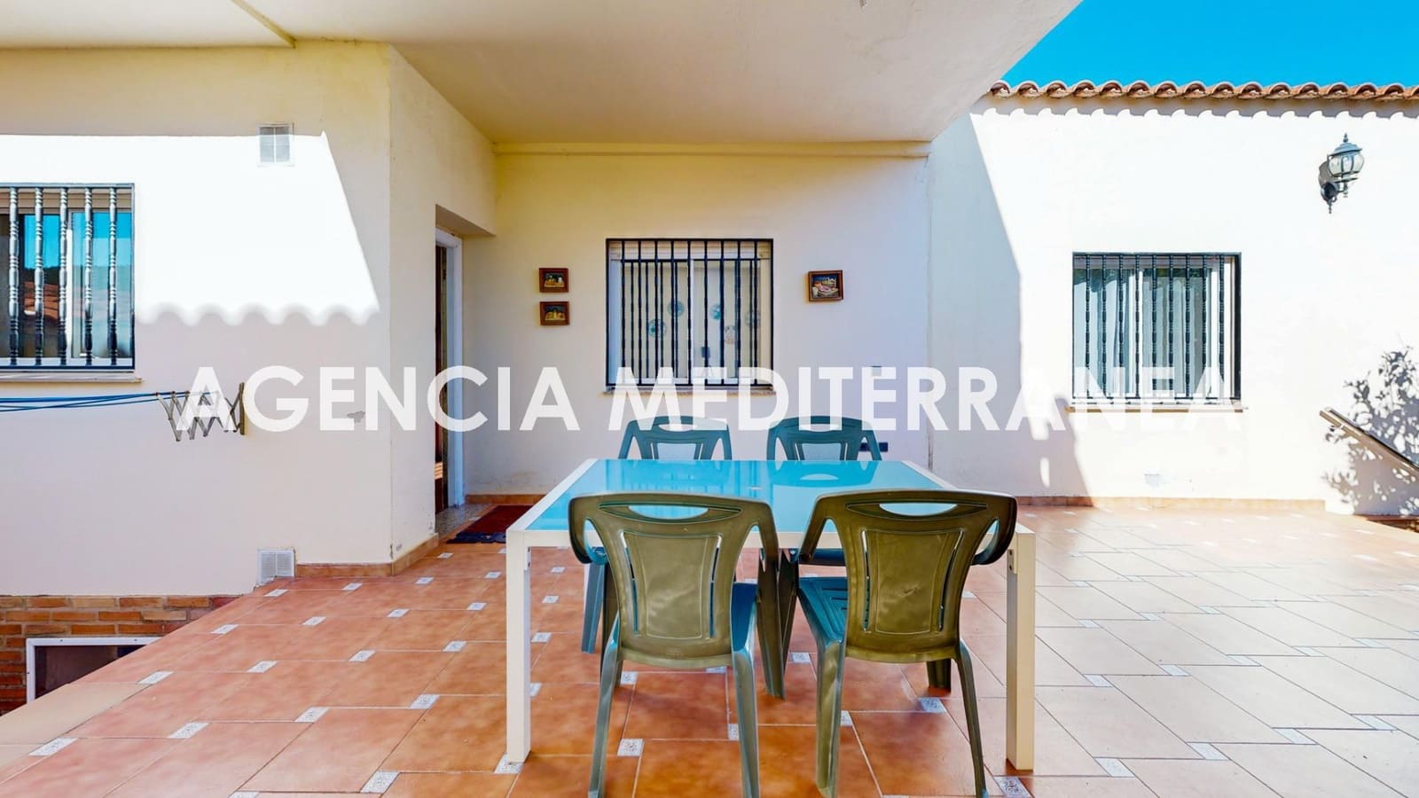 5 bedroom Townhouse for sale in La Pobla de Vallbona with pool garage - € 450,000 (Ref: 9625781)