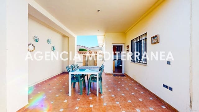 5 makuuhuone Omakotitalo myytävänä paikassa La Pobla de Vallbona mukana uima-altaan 
autotalli - 450 000 € (Ref: 9625781)