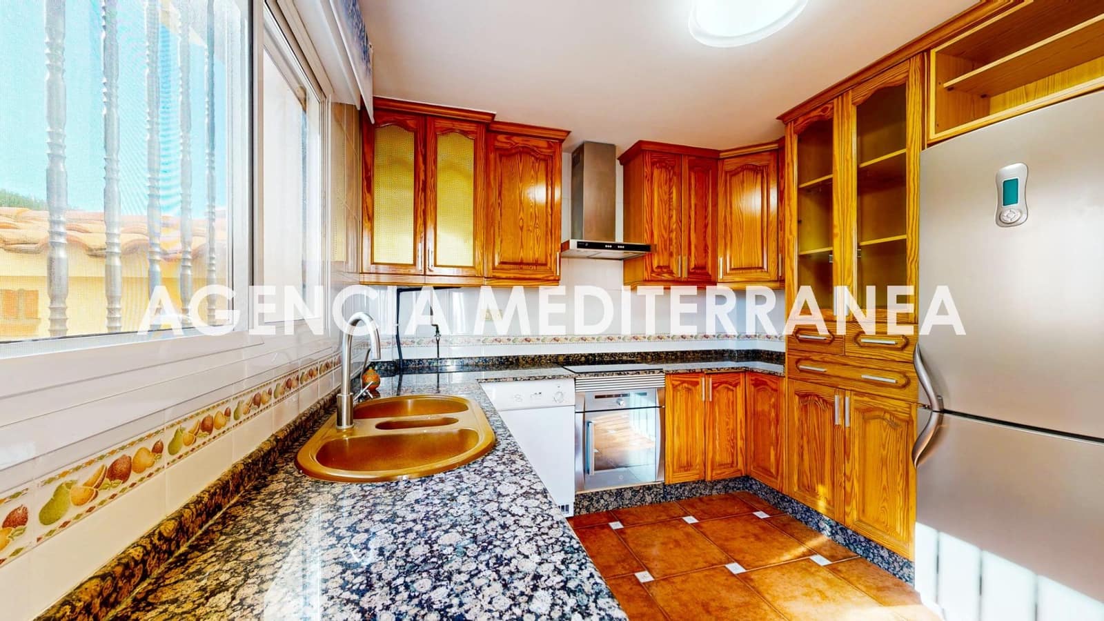 5 bedroom Townhouse for sale in La Pobla de Vallbona with pool garage - € 450,000 (Ref: 9625781)