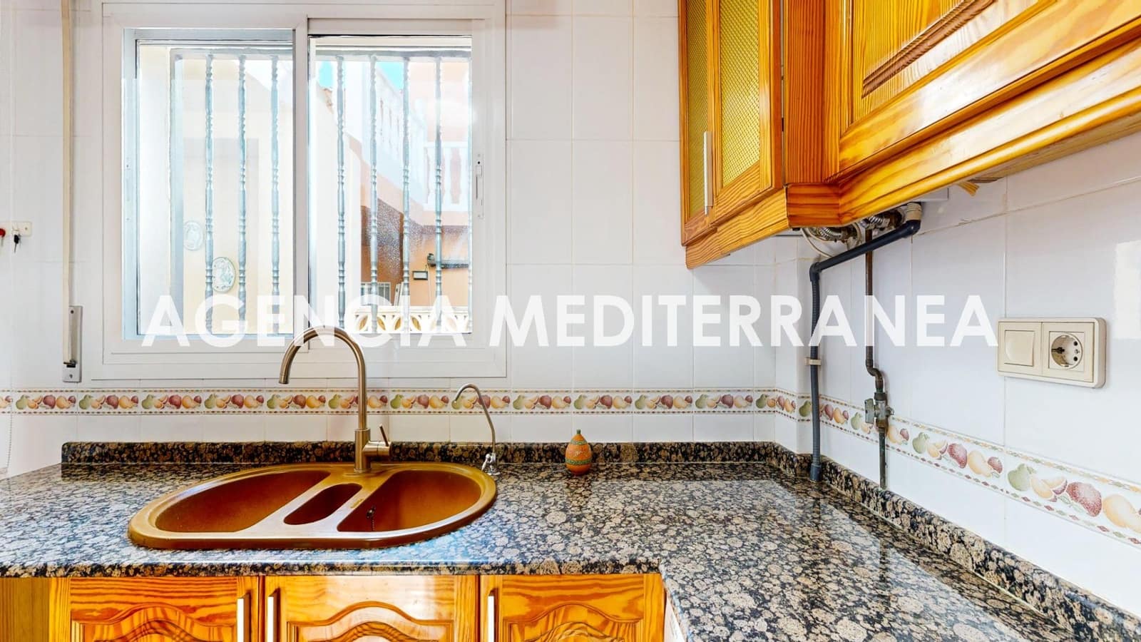 5 bedroom Townhouse for sale in La Pobla de Vallbona with pool garage - € 450,000 (Ref: 9625781)