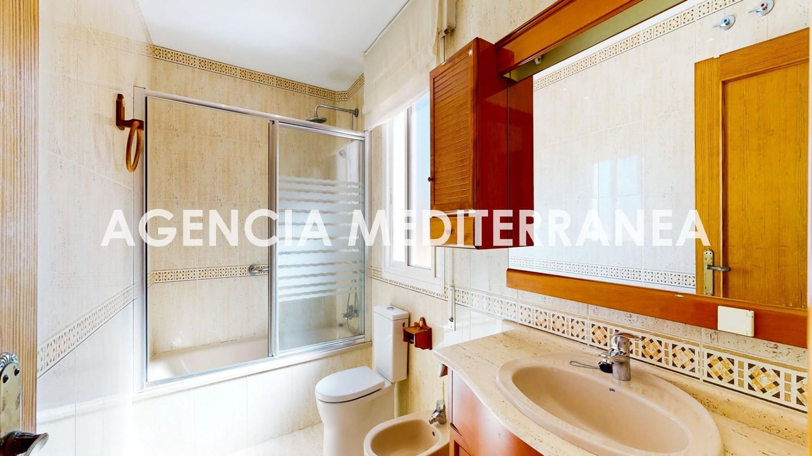 5 bedroom Townhouse for sale in La Pobla de Vallbona with pool garage - € 450,000 (Ref: 9625781)