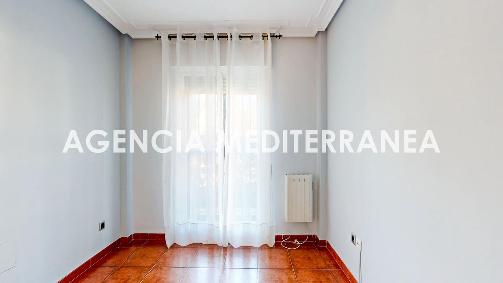 5 bedroom Townhouse for sale in La Pobla de Vallbona with pool garage - € 450,000 (Ref: 9625781)