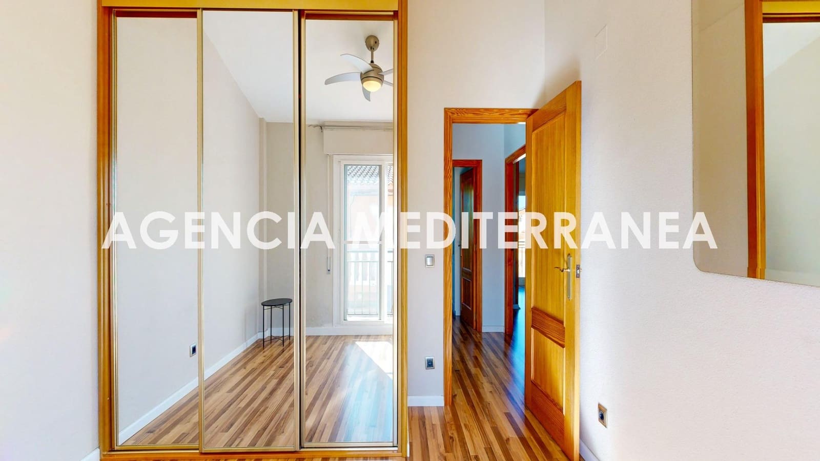 5 bedroom Townhouse for sale in La Pobla de Vallbona with pool garage - € 450,000 (Ref: 9625781)