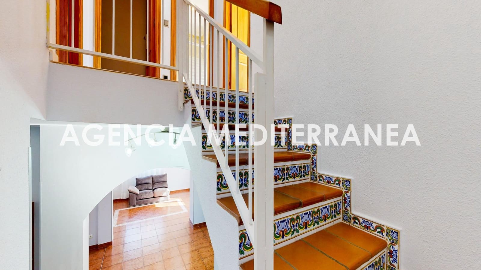 5 bedroom Townhouse for sale in La Pobla de Vallbona with pool garage - € 450,000 (Ref: 9625781)