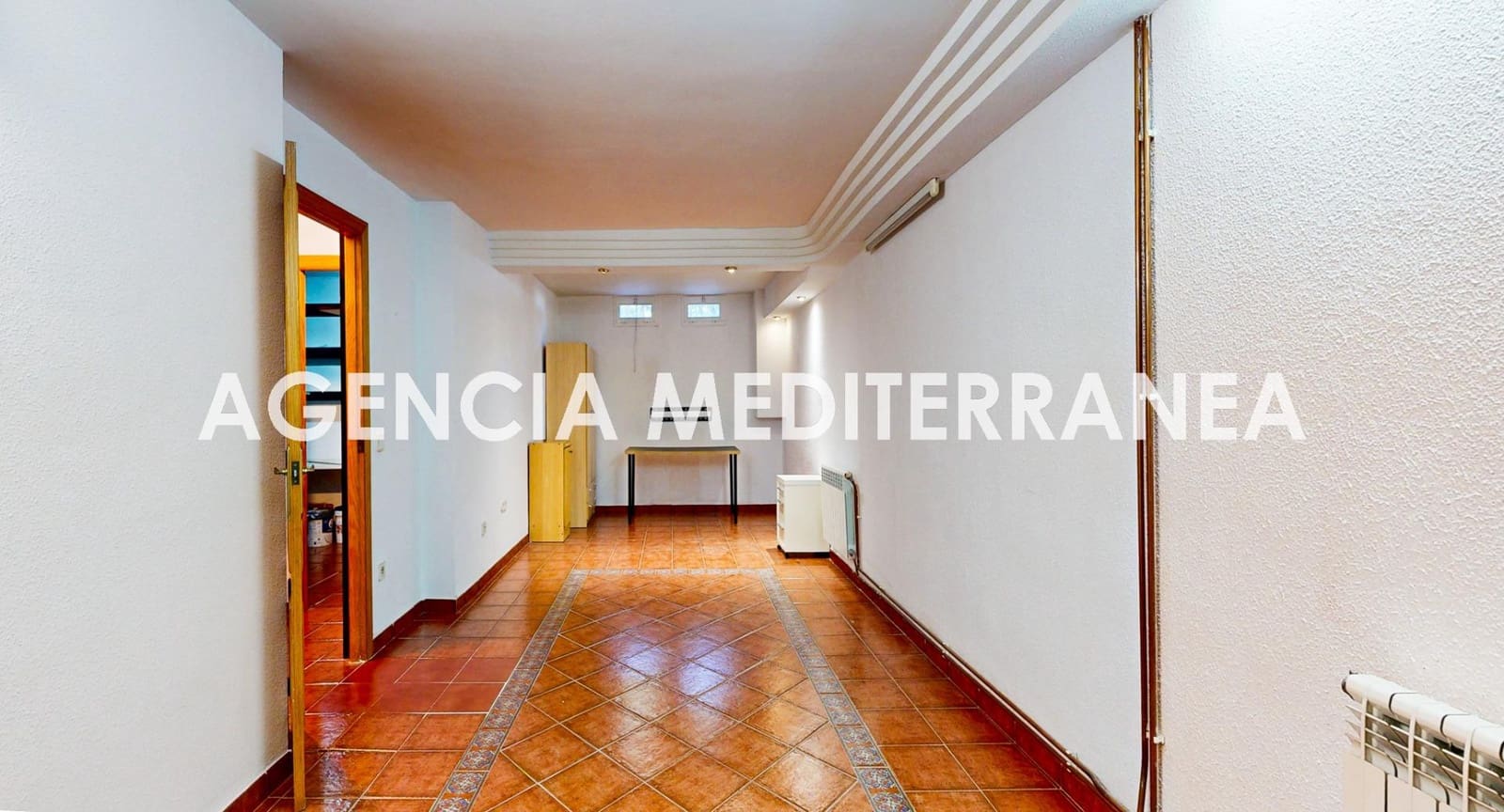 5 bedroom Townhouse for sale in La Pobla de Vallbona with pool garage - € 450,000 (Ref: 9625781)