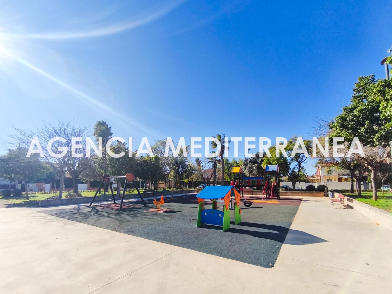 5 bedroom Townhouse for sale in La Pobla de Vallbona with pool garage - € 450,000 (Ref: 9625781)