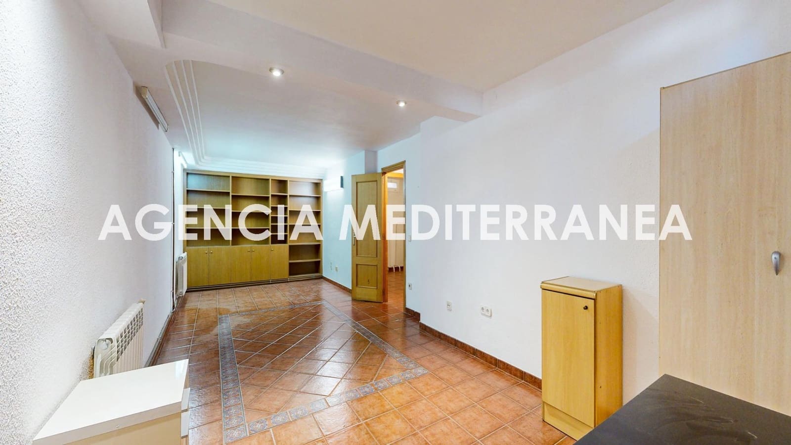 5 bedroom Townhouse for sale in La Pobla de Vallbona with pool garage - € 450,000 (Ref: 9625781)