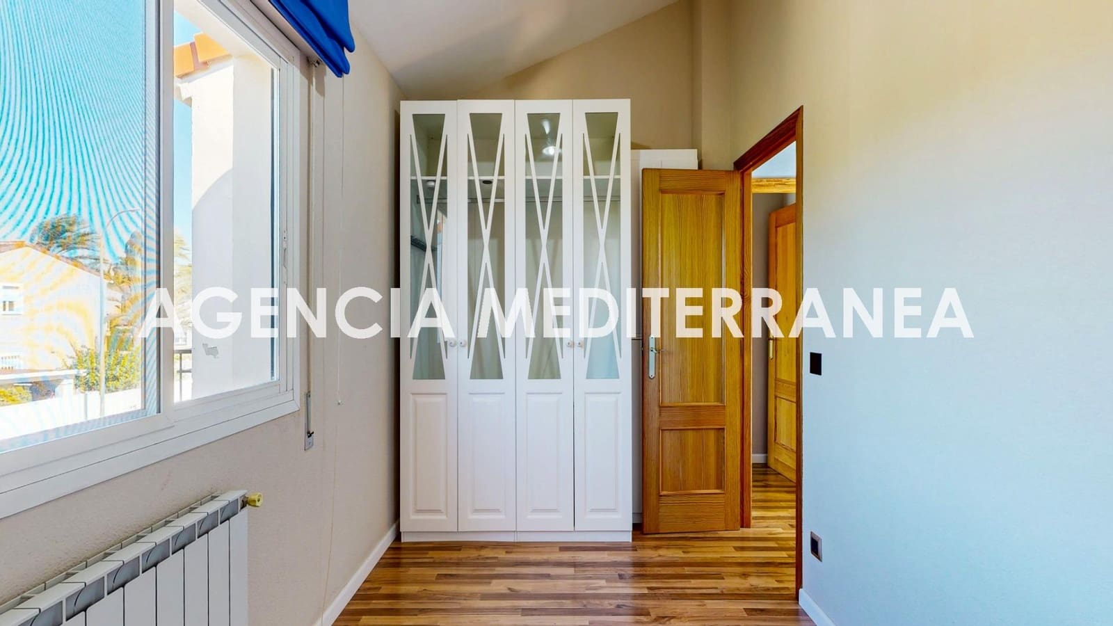 5 bedroom Townhouse for sale in La Pobla de Vallbona with pool garage - € 450,000 (Ref: 9625781)