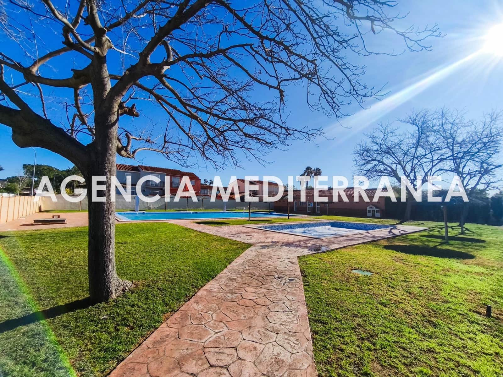 5 bedroom Townhouse for sale in La Pobla de Vallbona with pool garage - € 450,000 (Ref: 9625781)