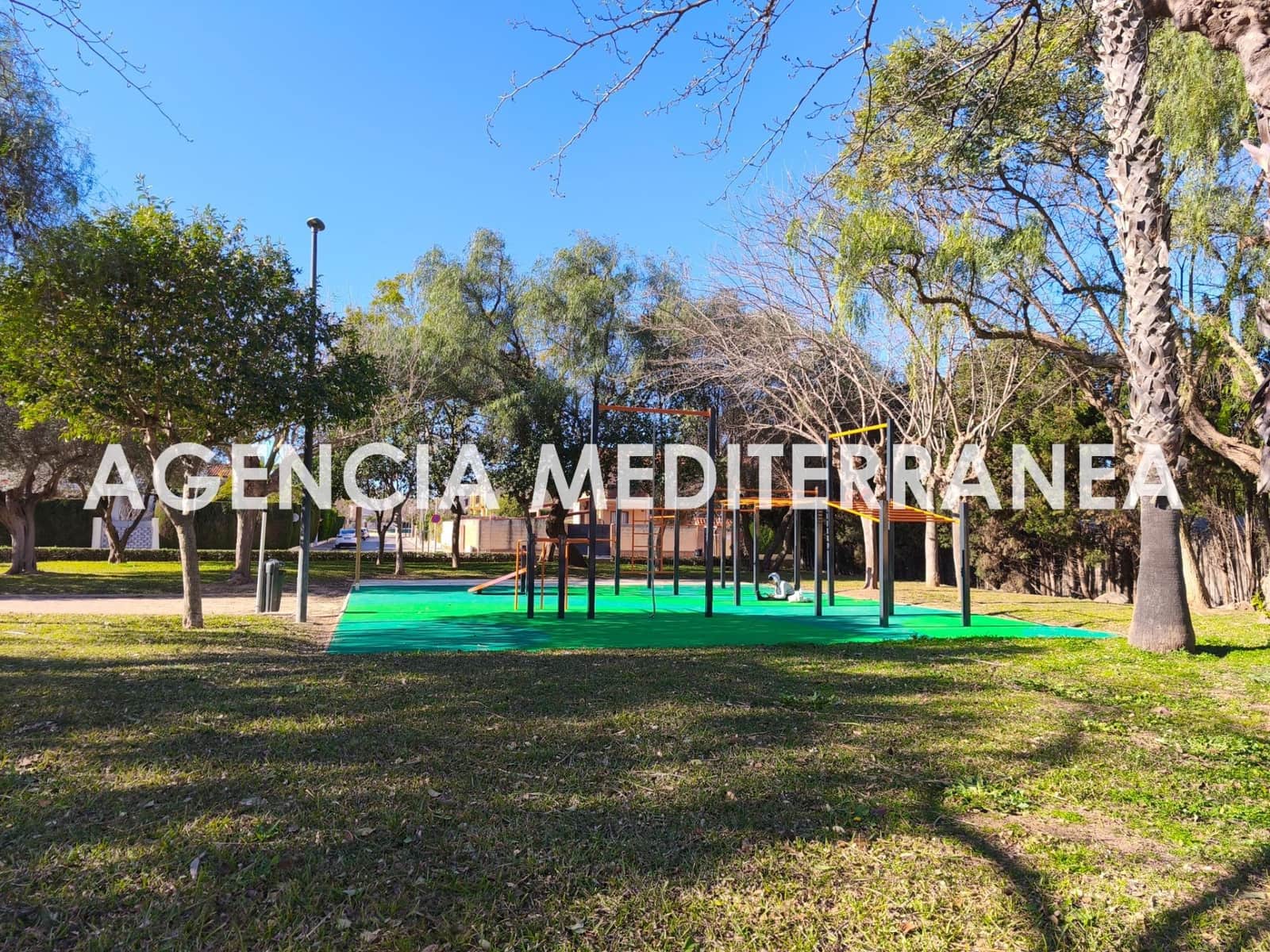 5 bedroom Townhouse for sale in La Pobla de Vallbona with pool garage - € 450,000 (Ref: 9625781)