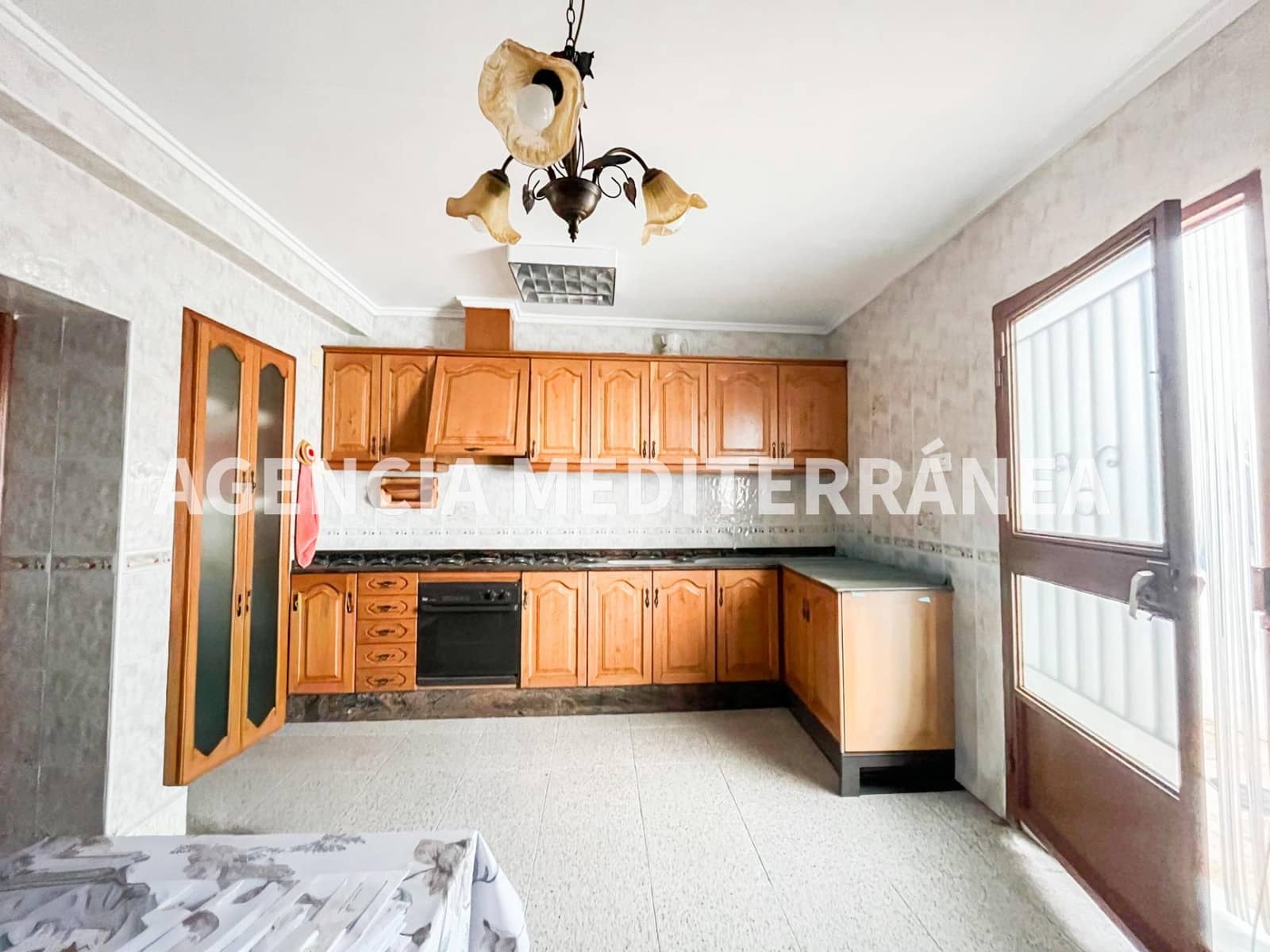 5 bedroom Villa for sale in Picassent - € 165,000 (Ref: 9625782)