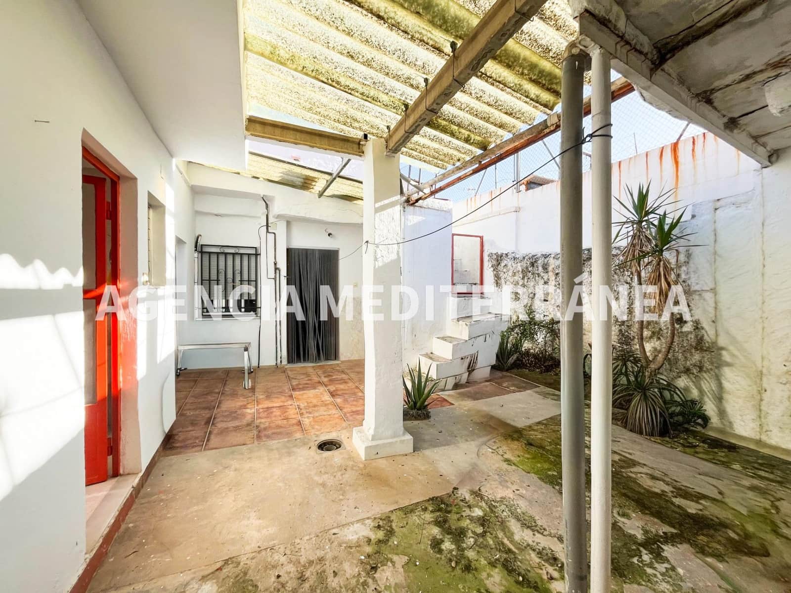 5 bedroom Villa for sale in Picassent - € 165,000 (Ref: 9625782)