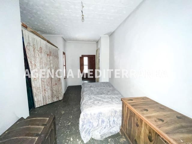 5 bedroom Villa for sale in Picassent - € 165,000 (Ref: 9625782)