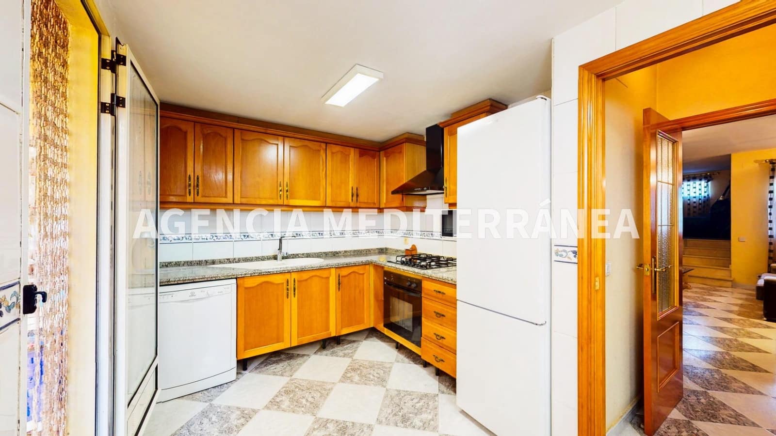 6 soveværelse Rækkehus til salg i Alcasser med garage - € 380.000 (Ref: 9630110)