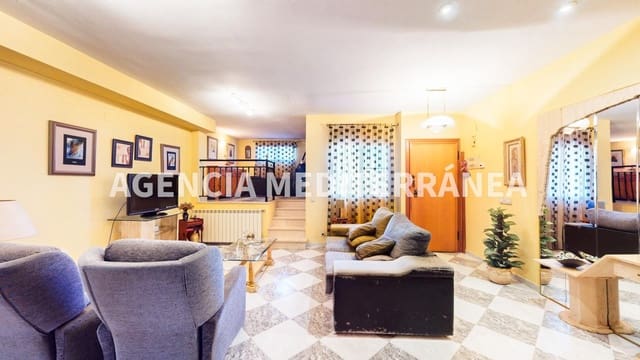 6 soveværelse Rækkehus til salg i Alcàsser med garage - € 380.000 (Ref: 9630110)